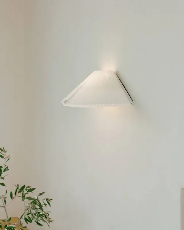Darmowy zwrot New Works Lampa ścienna / kinkiet Nebra wys. 20 cm zmieniający kształt biały