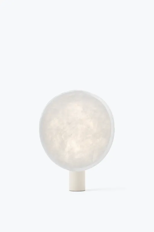 Hit cenowy New Works Biała lampa stołowa Tense wys.43 cm