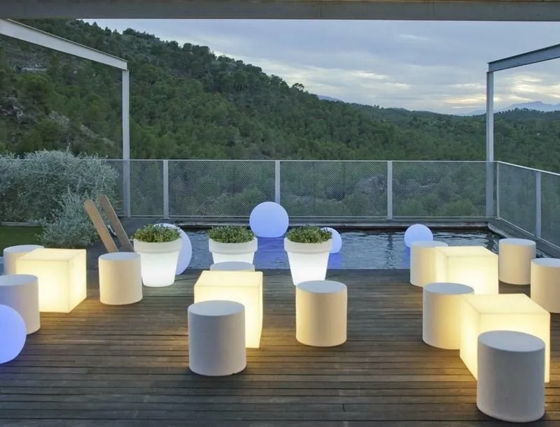 Lampa ogrodowa CUBY 53 SOLAR & BATTERY biała – New Garden Tani