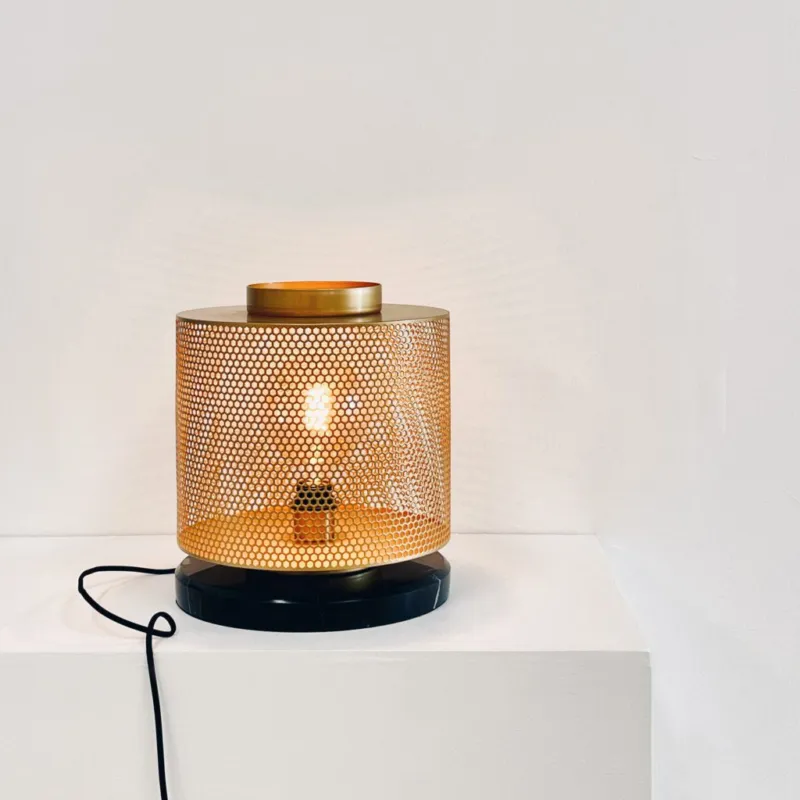 Zniżka Mosiężna lampa stołowa Nantes na okrągłej podstawie