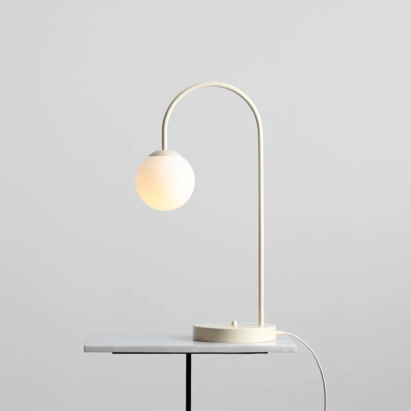 Wyjątkowa oferta Kremowa lampka stołowa z kulistym kloszem Una