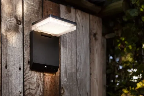 Promocja Zewnętrzna lampa ścienna solarna kinkiet na elewację Lutec 6943101012 Moze LED 8W 800LM 4000K IP44 Czujnik ruchu zmierzchu Czarny